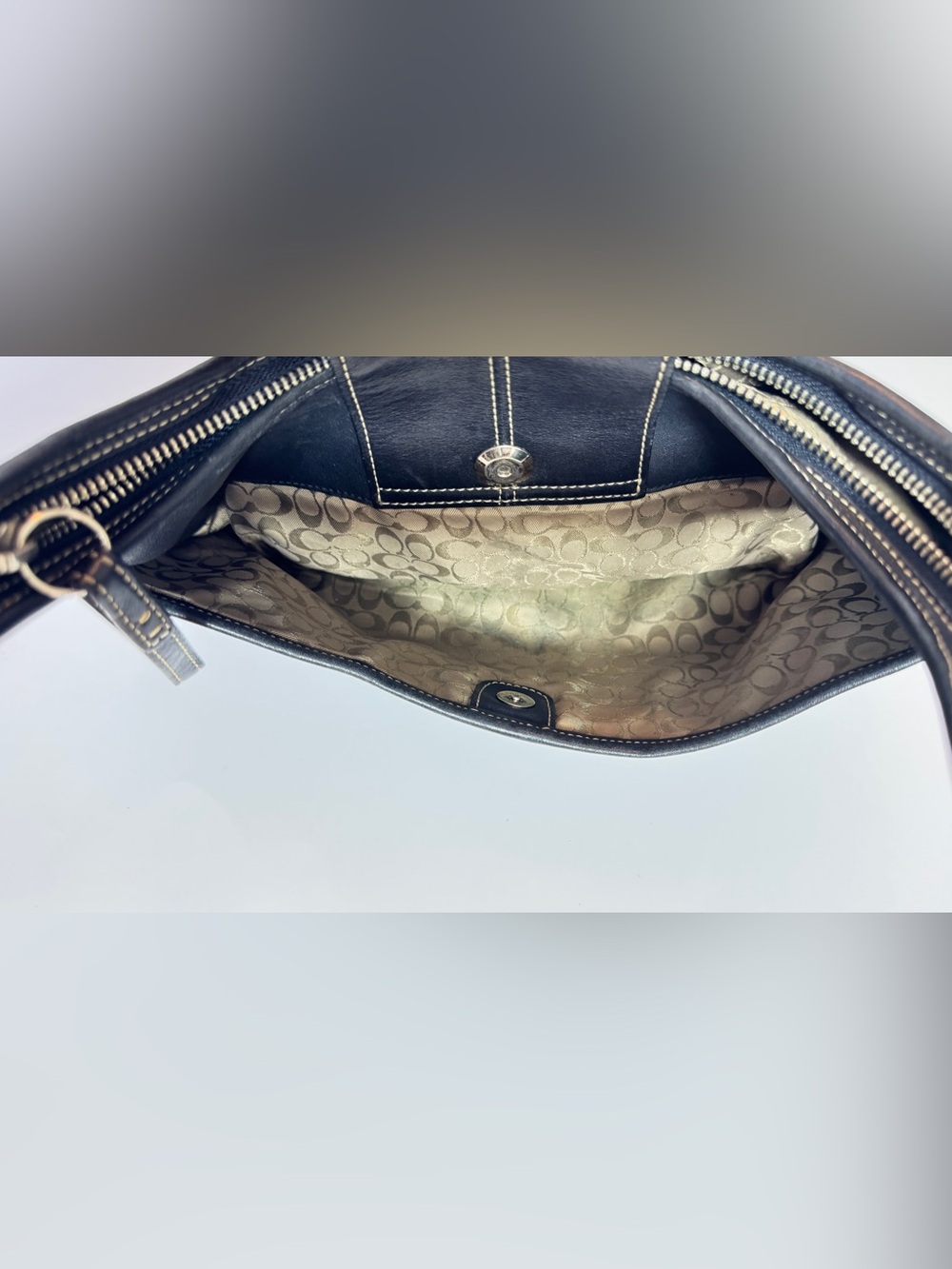 Vintage Coach SoHo Classic Black Leather Shoulder Bag with Buckle Accent - Picture 8 of 9